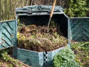 Что происходит в компостере? Как использовать компост в саду?